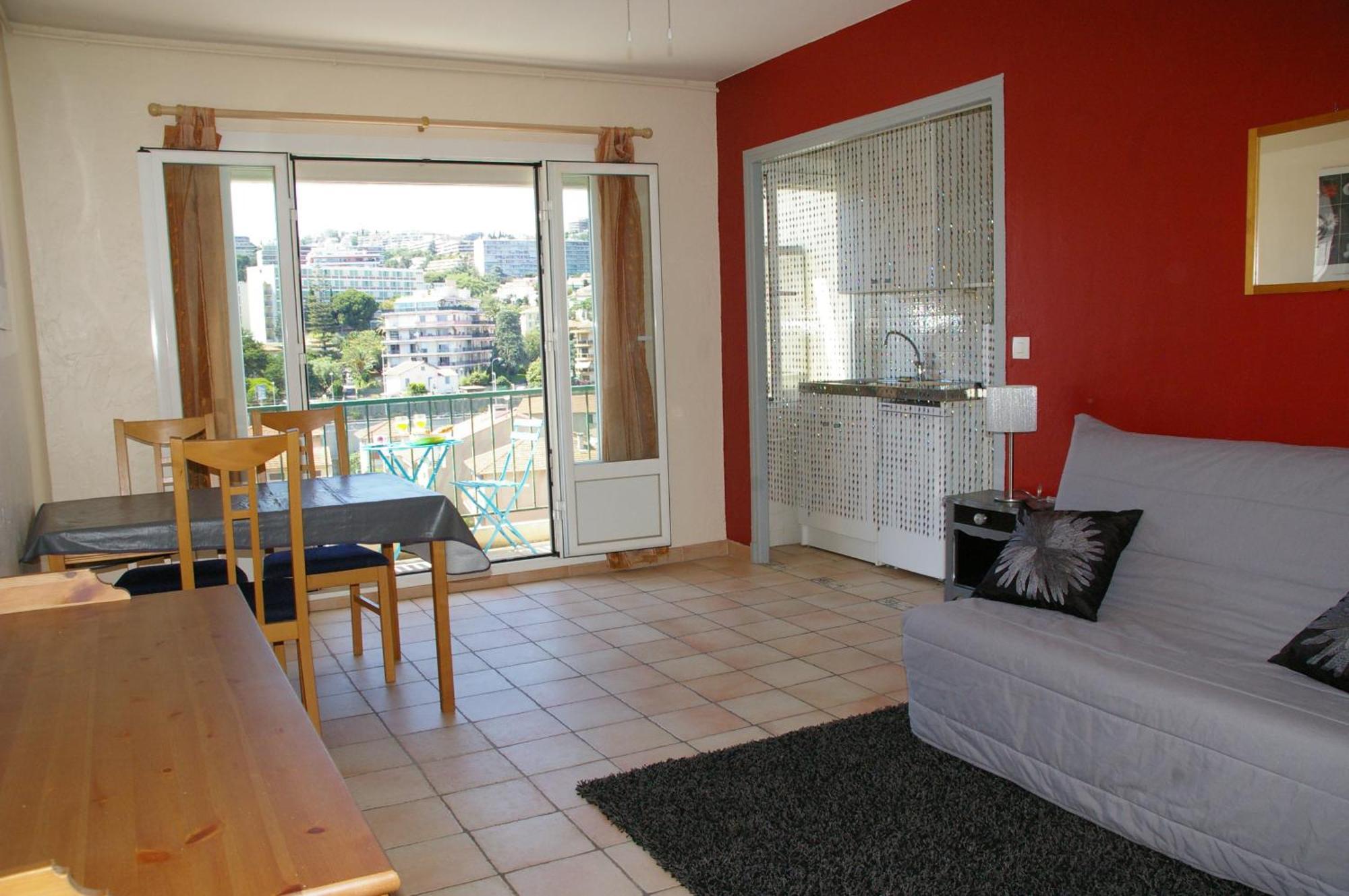 Studiolaprom, Sur La Promenade Des Appartamento